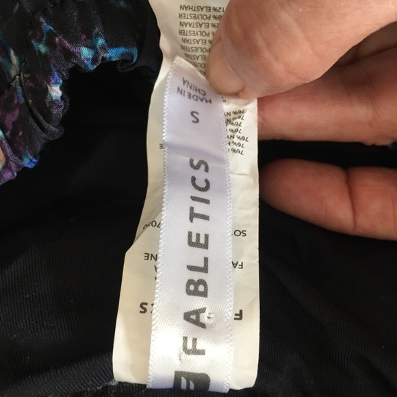 2 for $40🩷 FABLETICS shorts and sports bra set - Picture 11 of 11